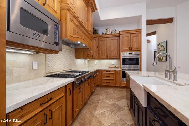 Built-in Stove burners, grill and warming drawer.