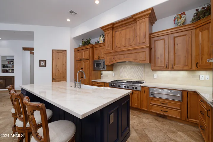 Additional cabinets under the breakfast bar.