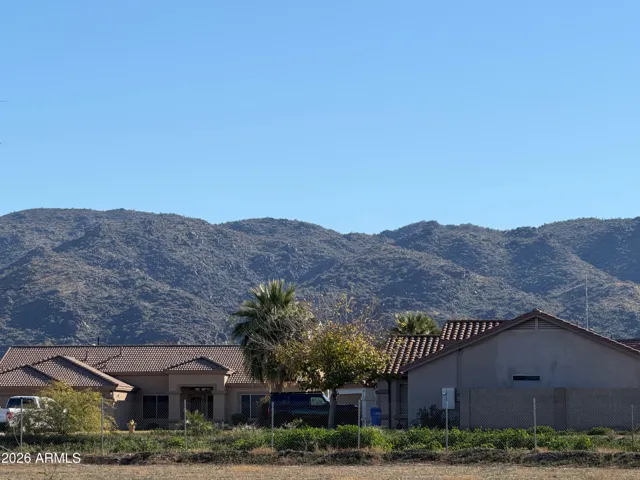 Beautiful MountainView Behind the Fence