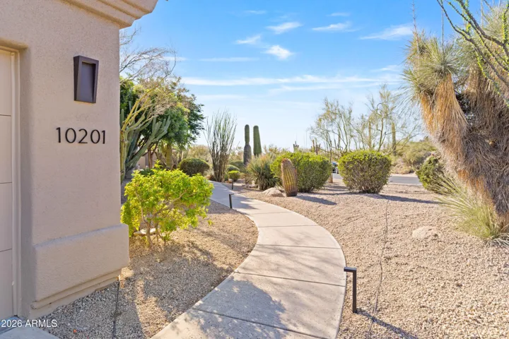 Walk up to front entrance