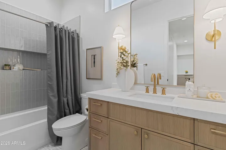 Shared Bathroom | bedrooms 3 and 4