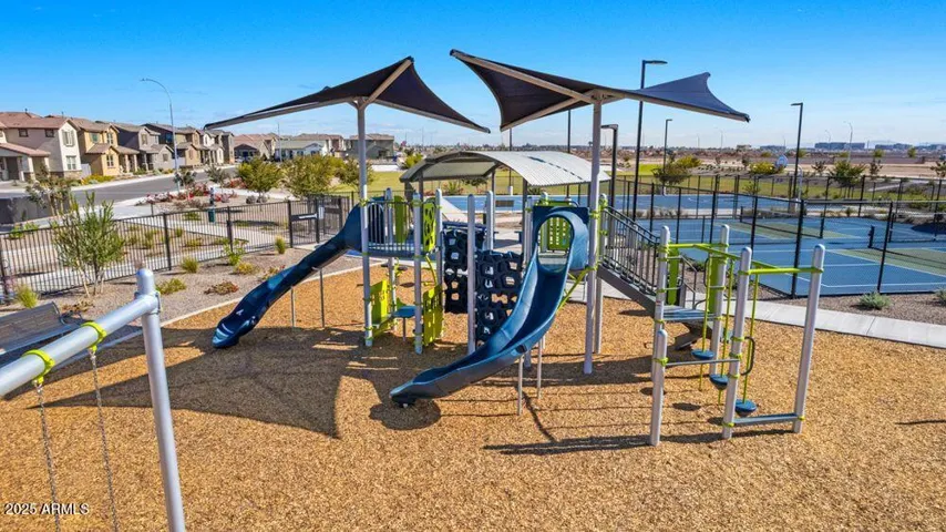Parkside Los Cielos Community