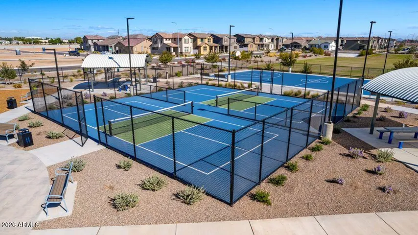 Parkside Los Cielos Community