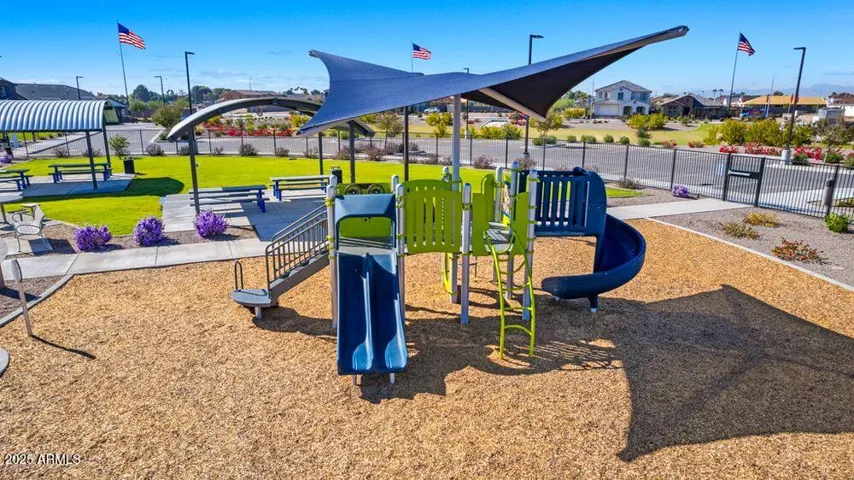 Parkside Los Cielos Community
