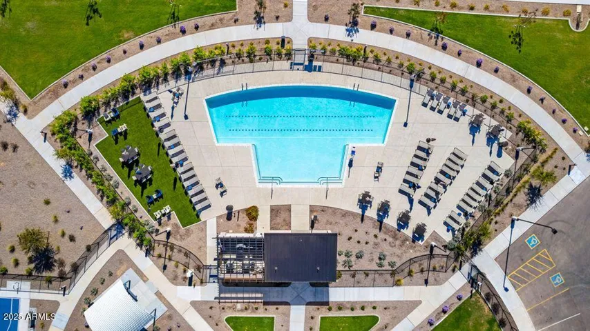 Parkside Los Cielos Community