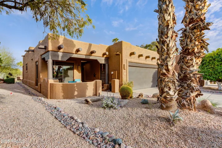 End unit in the desirable Rio Verde Estates Townhomes!