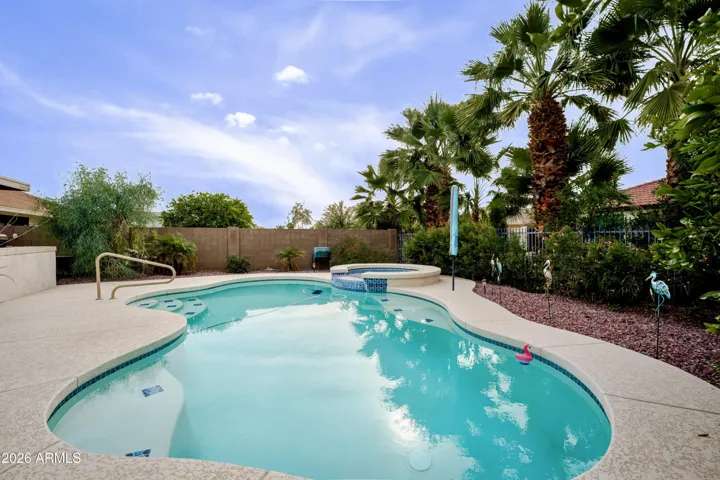 The spa-like backyard.
