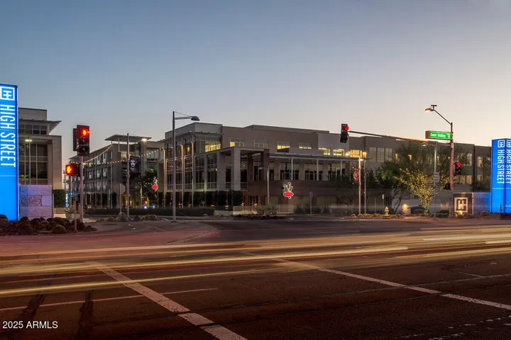 Located just minutes away, High Street offers boutique dining, modern lounges, and nightlife hotspots—making Toscana’s location ideal for those who love convenience and culture.