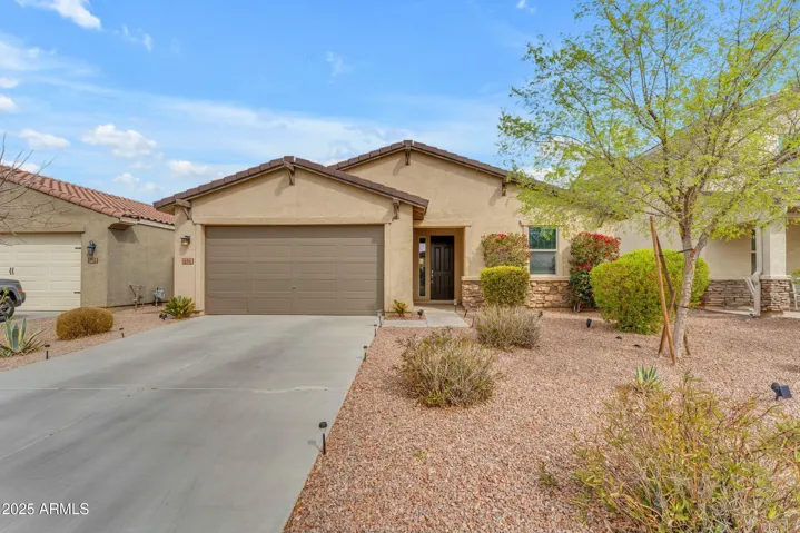 Welcome home to 696 W Glen Canyon Dr, San Tan Valley, AZ 85140