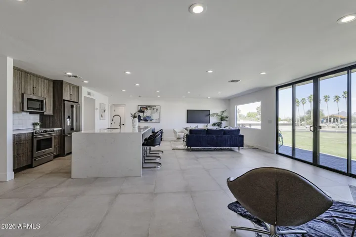 Door height increased to the ceiling, inviting limitless mountain & city views.
Public