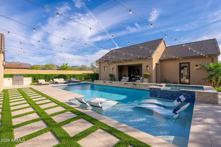 Backyard Resort / pool & guest house