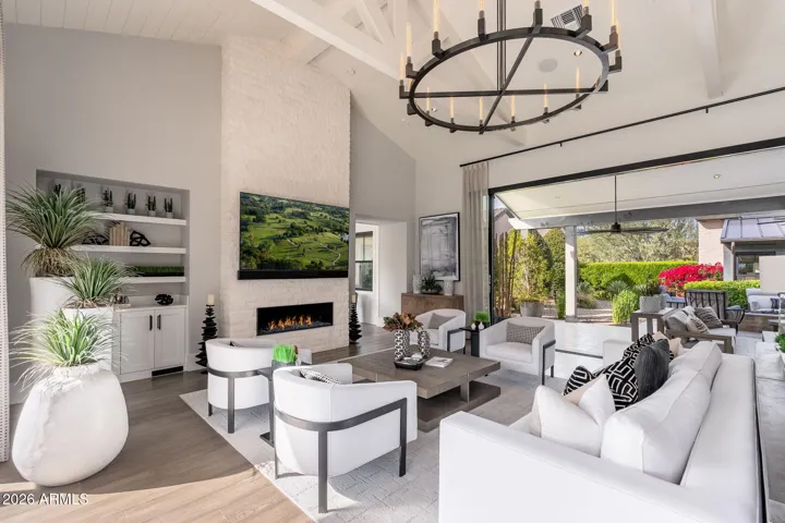 Indoor / outdoor living
