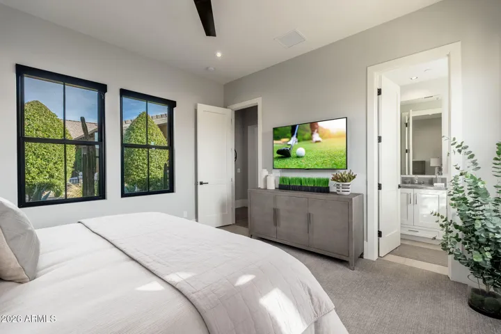 Guest Bedroom 2 with full bath / Ensuite