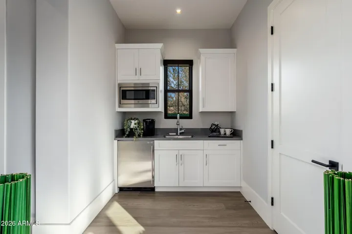 Guest House- Kitchenette