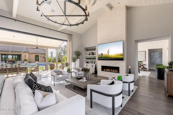 Indoor / outdoor living