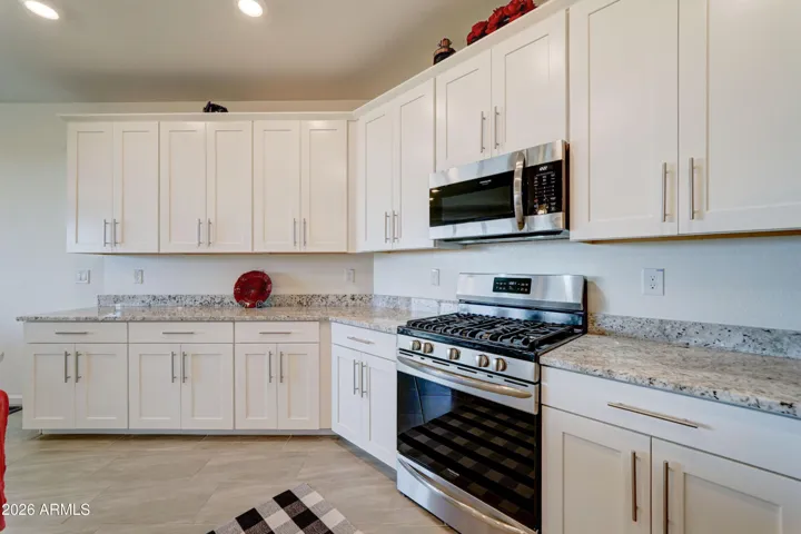 Kitchen - Open & Spacious