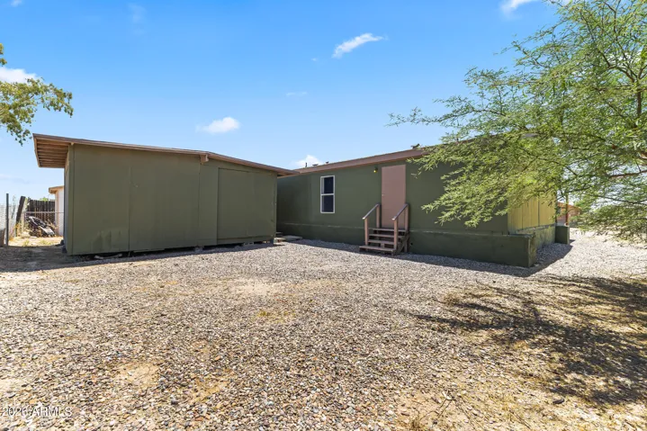Huge back yard with LARGE workshop.