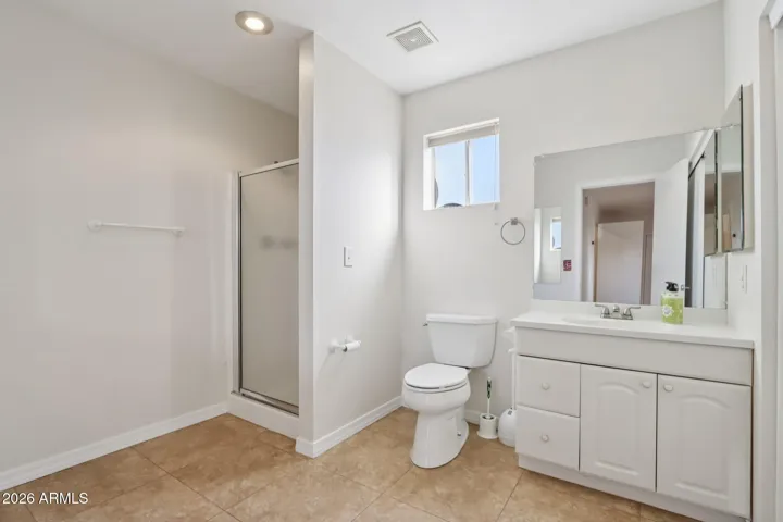 Flex space bathroom/bathroom 3