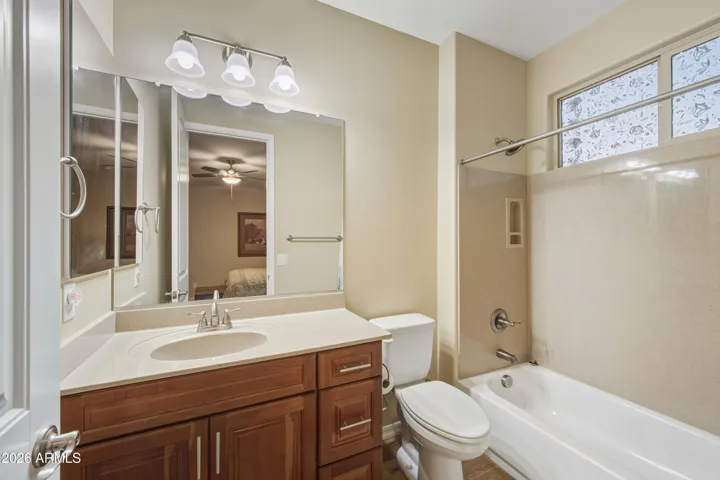 2nd bedroom en suite