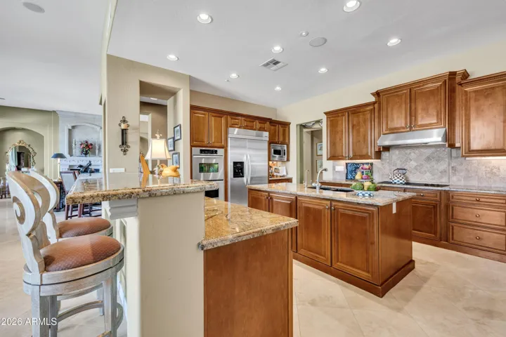 Prepare a feast with 2 islands in a gourmet kitchen!