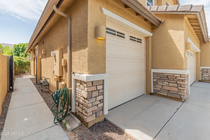 3rd car garage has access to guest quarters