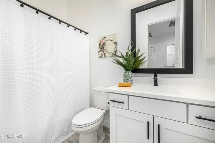 Full bathroom tub / shower