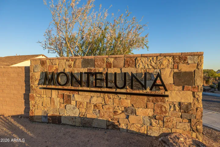 Newer gated community in NE Mesa