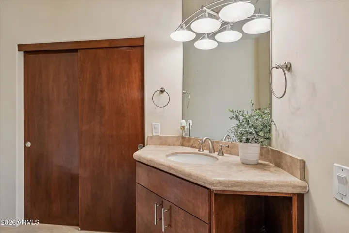 En-suite bathroom & closet for Bed 4