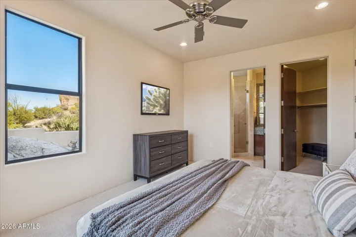 Walk in closet & En-suite bathroom