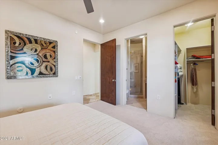 Walk in closet & En-suite bathroom