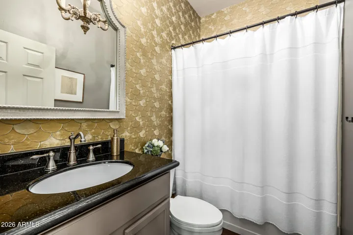 Tub and shower in 2nd bathroom