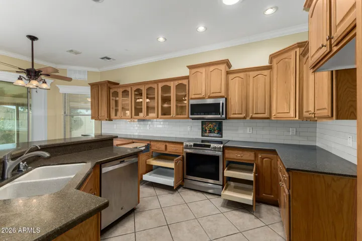Lower cabinets all have convenient roll-out drawers