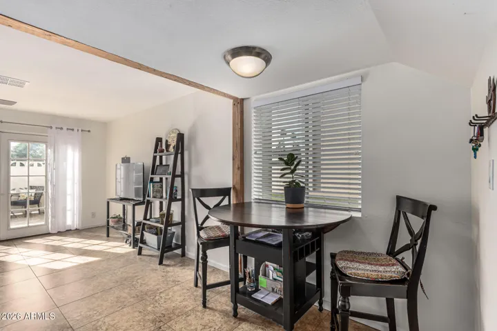 Convenient location in Central Phoenix, minutes to dining, markets, bars, freeway, airport and more!