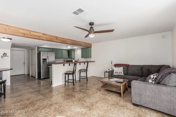 End unit townhome in Central Phoenix, minutes to dining, markets, bars, freeway, airport and more!