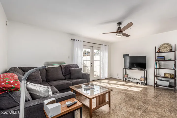 End unit with neighbors on only one side!HOA includes a/c, heat, water, sewer, trash, exterior, electric billing!