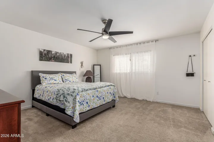 Convenient location in Central Phoenix, less than half a mile to multiple restaurants, markets, bars, freeway, airport and more!