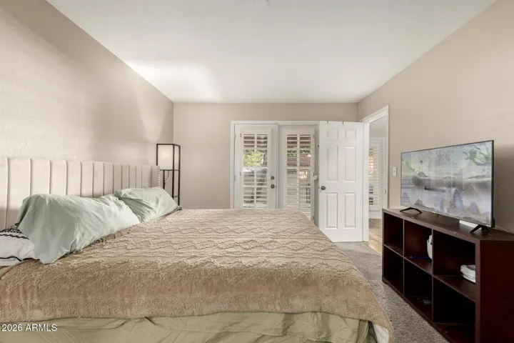 Downstairs bedroom fits a king size bedroom set with no problem.