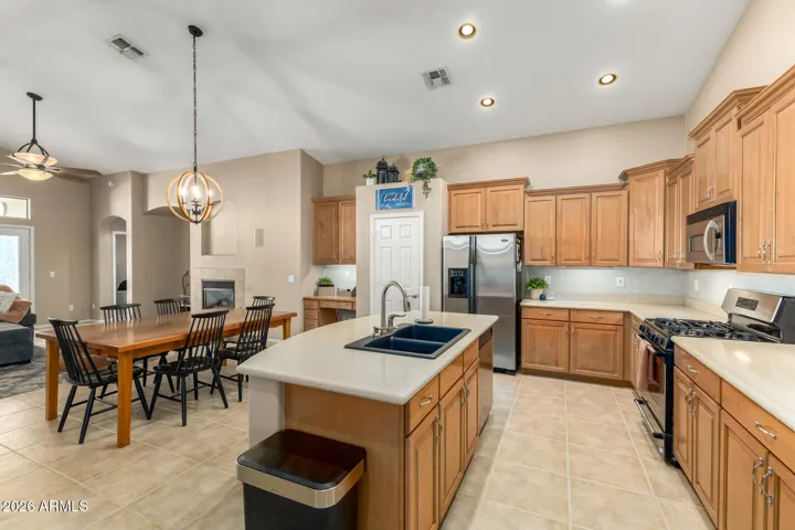 Welcome to your new well-kept home in Gilbert!