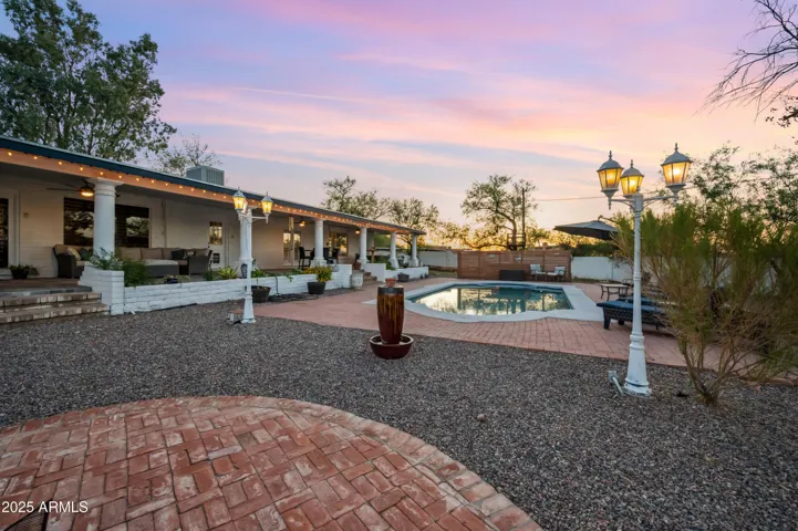 Property includes vegetable gardens, a chicken coop and tortoise!