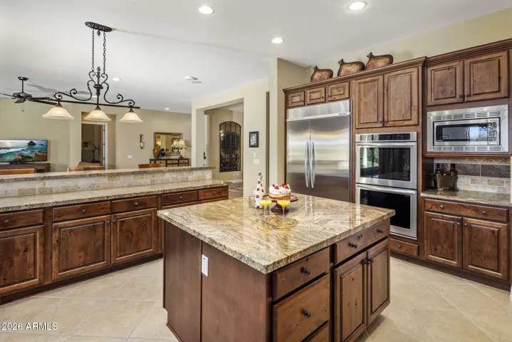 Dual ovens make cooking a breeze!