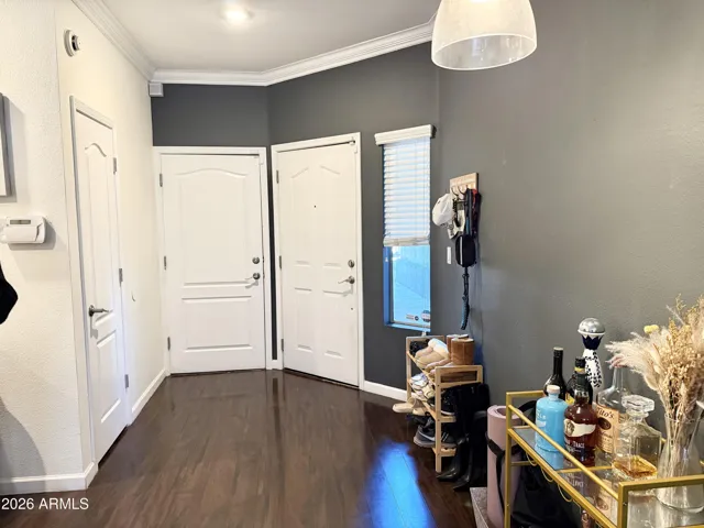 Foyer/dining area