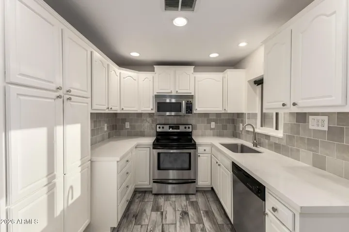 Main House - Kitchen