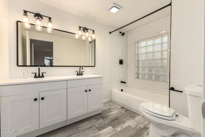 Main House - Primary Bathroom