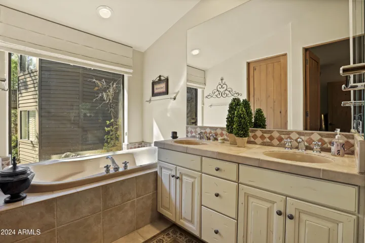 Jacuzzi tub and walk in closet.