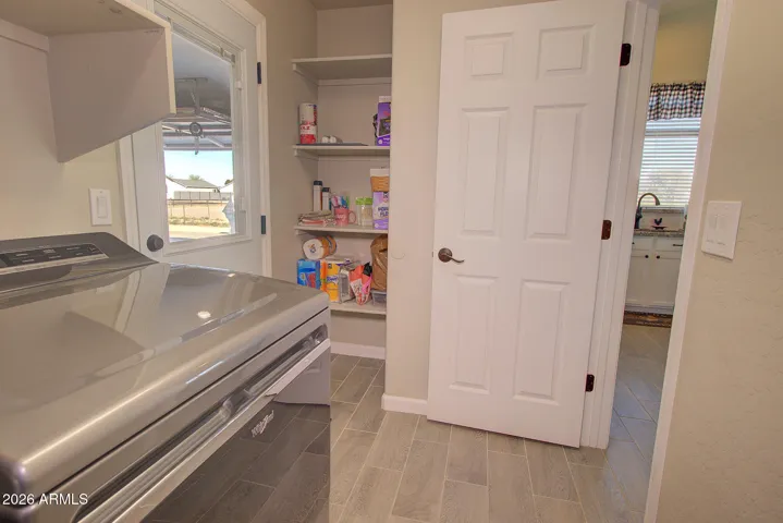 Extra storage/panty area in laundry.