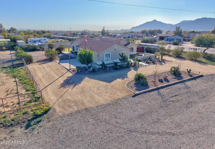 Gravel road to lot line