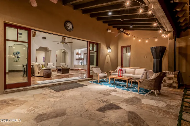 Simple Flagstone Flooring - Elegant and Neat!