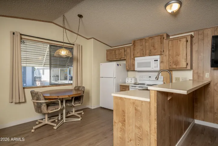 Kitchen / dining