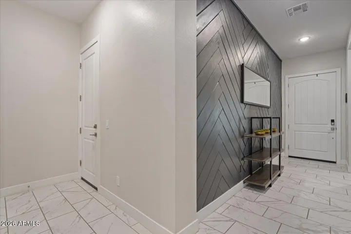 A functional transition area connecting the garage to the home, ideal for everyday convenience and organization.