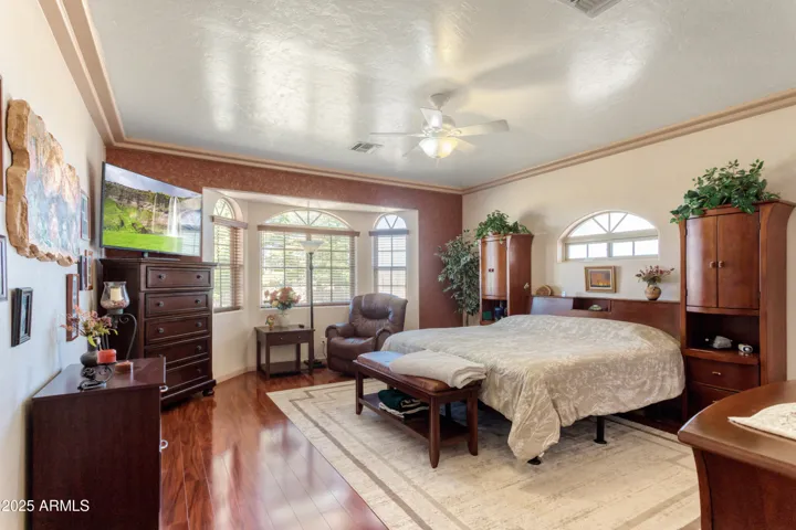 Huge space with tray ceilings!